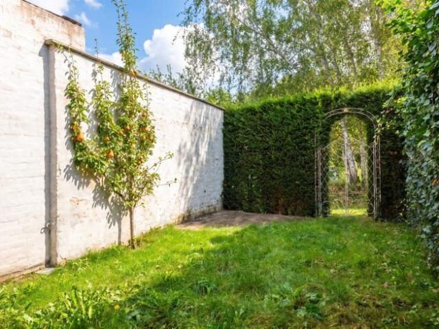 Unieke gerenoveerde woning met zonnige tuin te huur in Maria