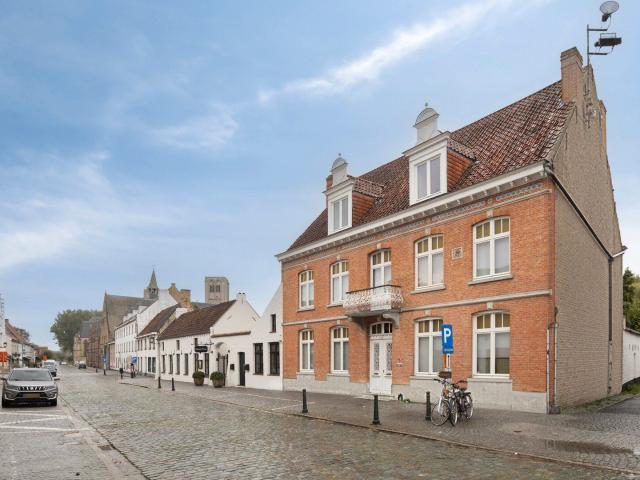Unieke en karaktervolle hoekherenwoning met prachtige zon.