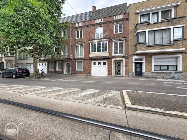 Unieke en ruime rijwoning met garage, tuin en terrassen te