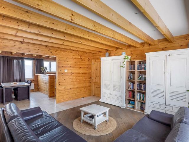 Unieke houtmassieve woning met magazijn