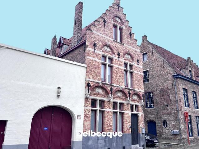 Unieke historische stadswoning met garage en 4 slaapkamers