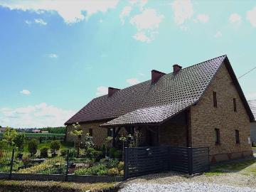 Przestronny dom 215 m2 z ogrodem i garażem w Unieszowie