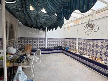 UNIFAMILIAR CON BUEN PATIO Y GARAJE