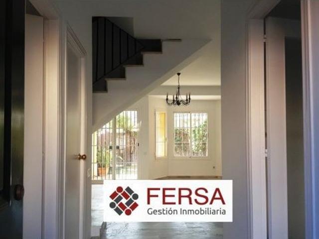 UNIFAMILIAR EN LAS REDES CON PISCINA COMUNITARIA