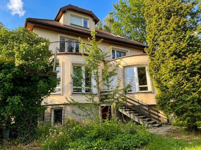 Unikalna przedwojenna willa 450 m² z ogrodem na Mokotowie