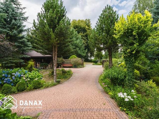 Unikalny dom 415 m² na dużej działce w Wieliczce polecam