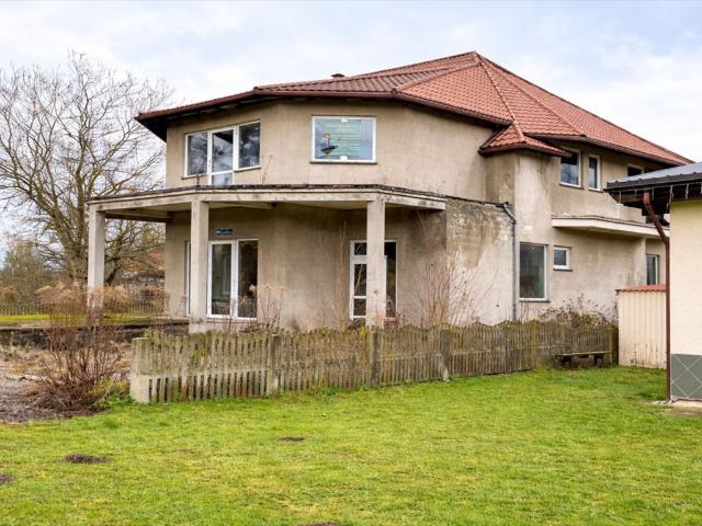 Dom z potencjałem 300 m², surowy do wykończenia polecam!