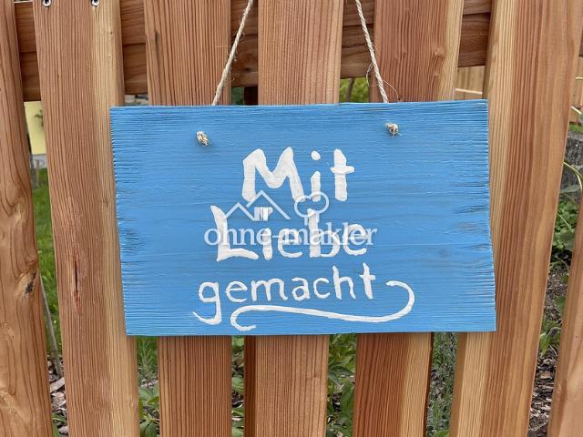 Unikat der Handwerkskunst: Energetisch autarker Einfirsthof für Ästheten & Sammler