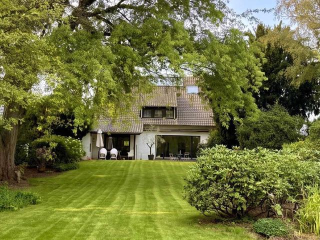 Unikat in Verberg: Einfamilienhaus am Feldrand mit Parkgarten auf ca. 1.400 m² Grundstück