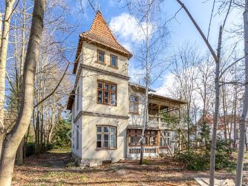 Unikatowa willa z 1910 r. na dużej działce w Milanówku