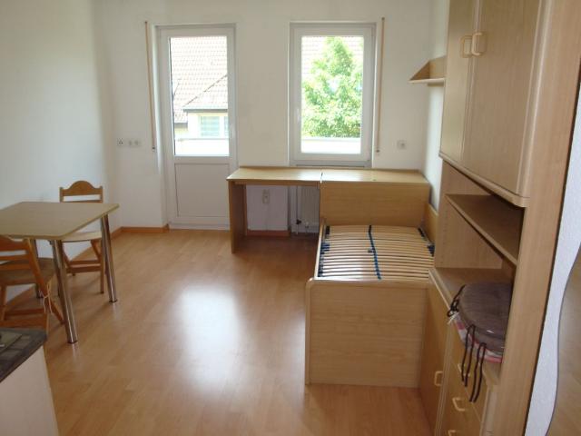Unilage! Modern möblierte 1 Zi. Wohnung mit Balkon, Wfl. ca. 22 m²
