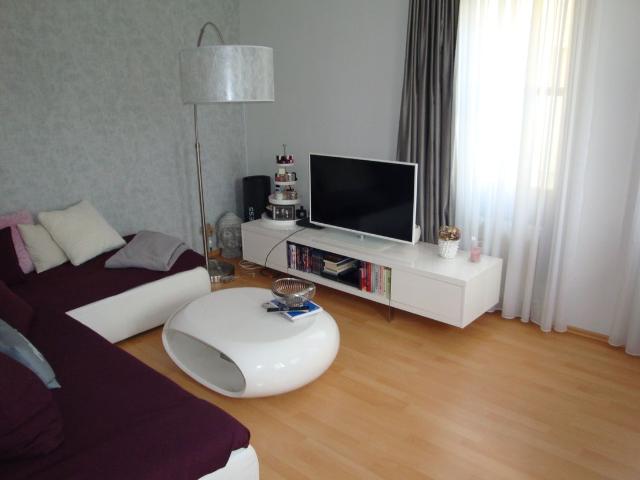 Unilage Bayreuth, 2 Zi. Wohnung mit Einbauküche, Laminat, Wfl. ca. 43 m²