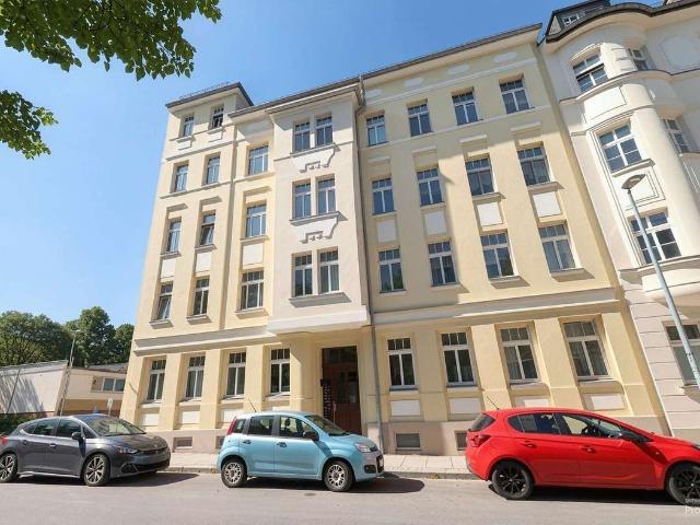 Uninähe trifft Wohnkomfort: Charmante 2 Zimmer Wohnung mit Balkon in Bernsdorf