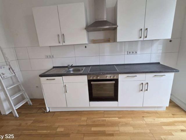 Uninahe 2 Raumwohnung mit Eichenparkett und EBK