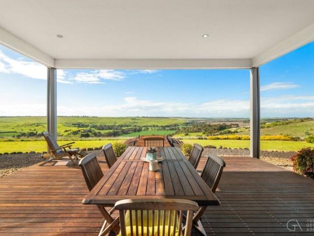 Uninterrupted multi million dollar valley views