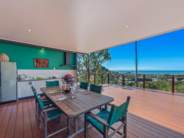 UNINTERRUPTED OCEAN VIEWS | DUAL LIVING | EXCEPTIONAL ENTERTAINING