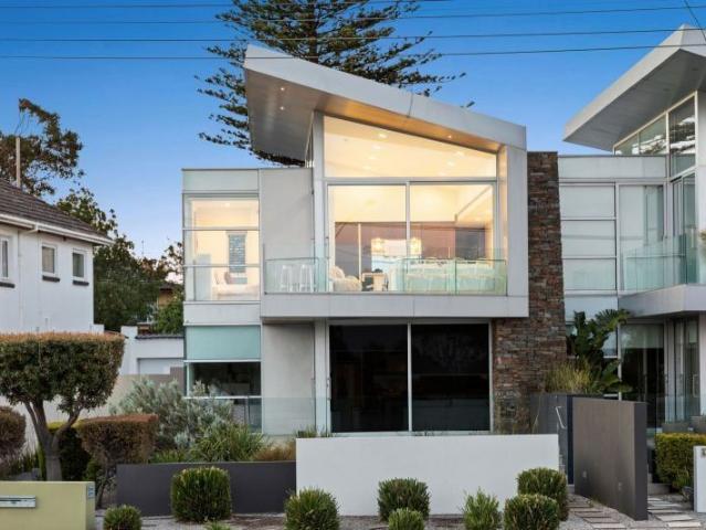 Uninterrupted 180' Bay Views