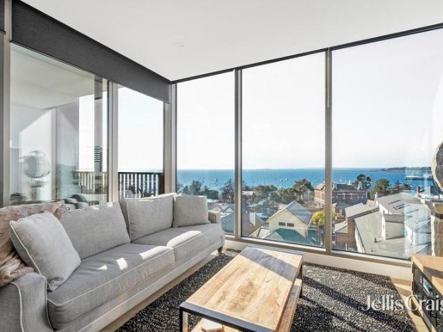 Uninterrupted bay views & high end living