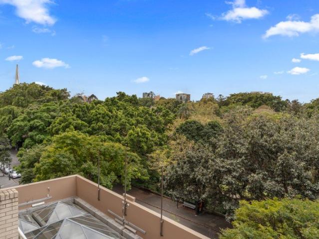 Uninterrupted Botanical Gardens Views Vacant and Ready to Move In!