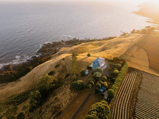 UNINTERRUPTED COASTAL PANORAMA