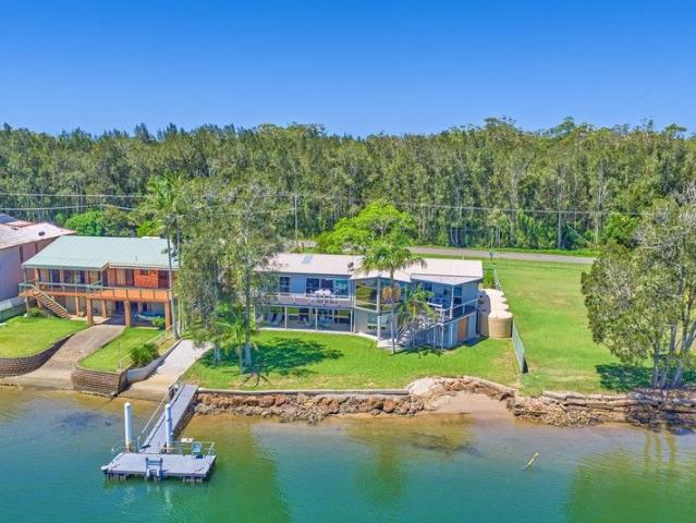 Outstanding Deepwater Frontage