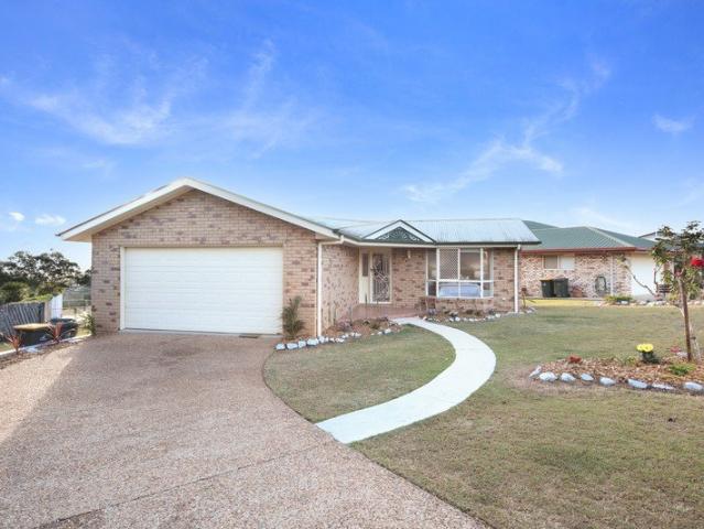Uninterrupted Scenic Outlook, Versatile Lower Level Space & 730m2