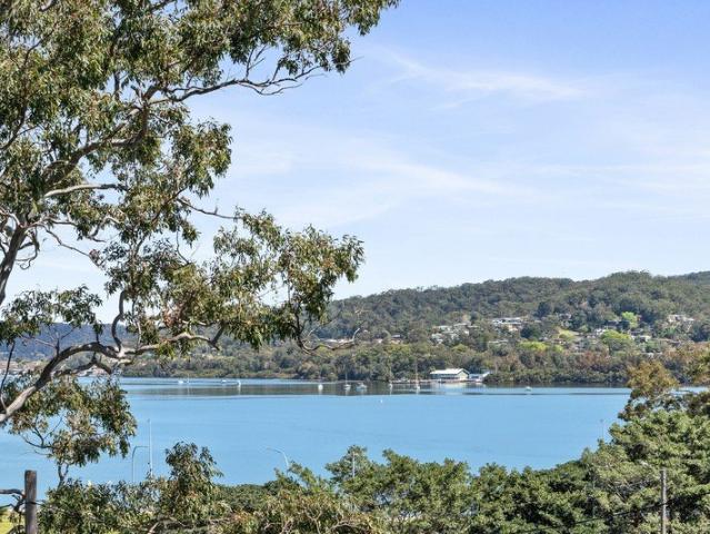 Uninterrupted Water Views, Just 400m from Gosford Waterfront