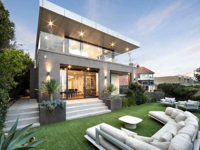 Uninterrupted Waterfront Views, Uncompromised Luxury & Lift