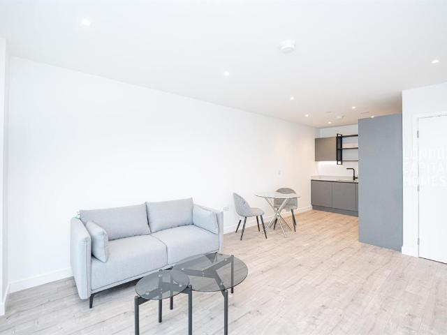 Union Court, 2 Fauna Walk WD24, 1 bed flat to rent, £1,550 pcm | PrimeLocation