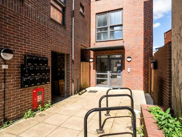 Union Place, Bartholomew Street Newbury RG14, 2 bed flat to rent, £1,350 pcm | PrimeLocation