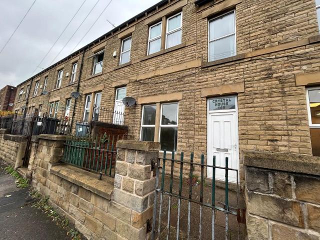 Union Road, Liversedge, West. 2 bed terraced house to rent £700 pcm £162 pw