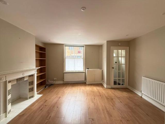 Union Street, Barnet EN5, 2 bed cottage to rent, £1,995 pcm | PrimeLocation