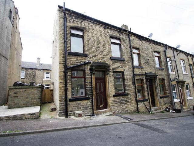 Union Street, Greetland, Halifax 2 bed end of terrace house to rent £650 pcm £150 pw
