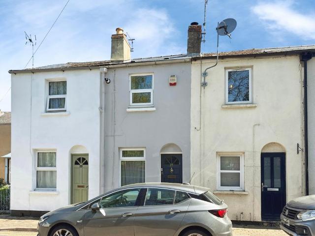 Union Street, Fairview, Cheltenham, GL52 2 bed terraced house to rent £1,100 pcm £254 pw