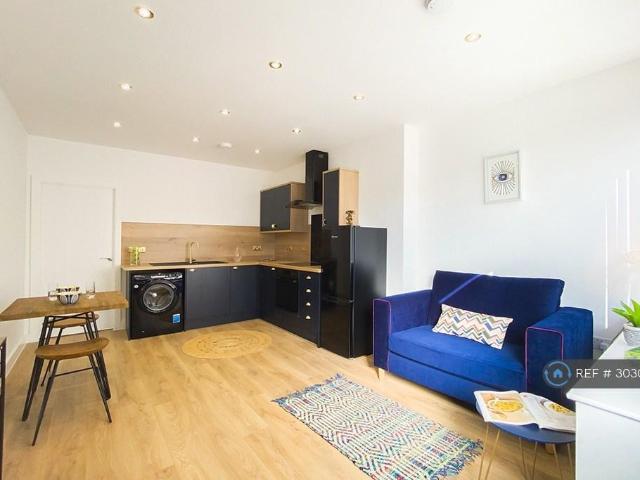 Union Street, Oldham, OL1 1 bed flat to rent £850 pcm £196 pw