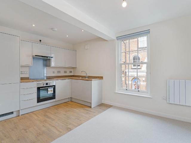 Union Street, Stratford Upon Avon CV37, 2 bed flat to rent, £1,300 pcm | PrimeLocation