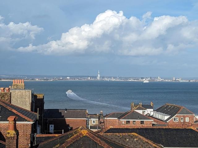 Union Street, PO33 2 bed flat to rent £850 pcm £196 pw