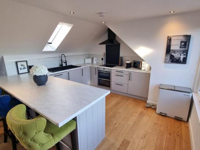 Union Street, The City Centre. 2 bed flat to rent £950 pcm £219 pw