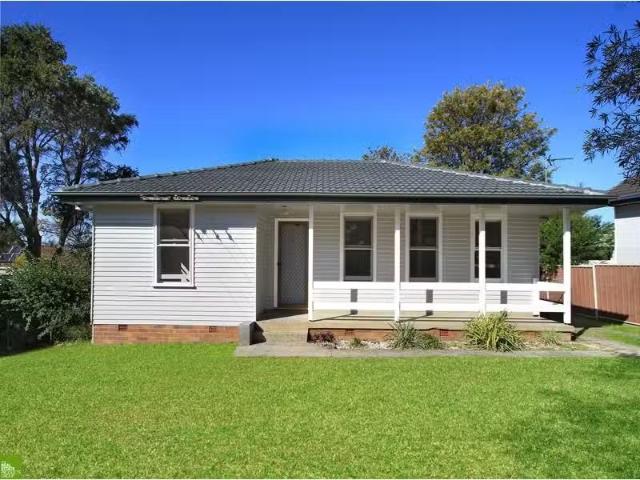 Cheap 3 Wells St, Barrack Heights House for rent Listed by Li.