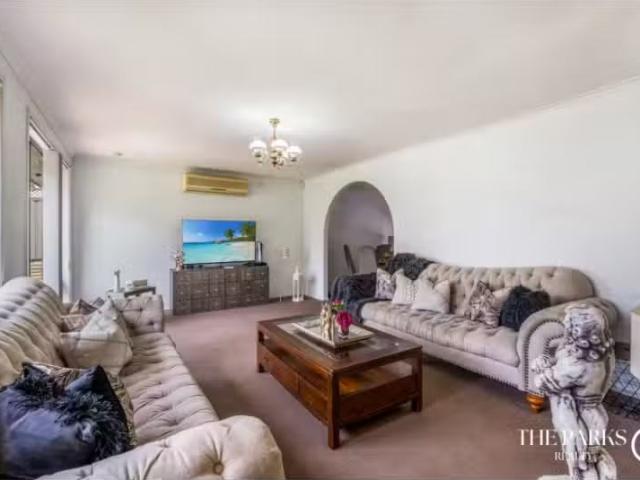 New 3 Arrawatta Close, Edensor Park House for rent Listed by.