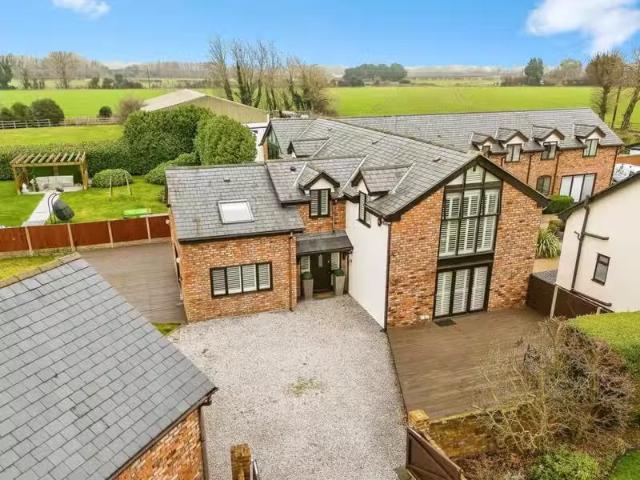 Nice 3 BA 4 bedroom semi detached house for rent in Sealand Ro.