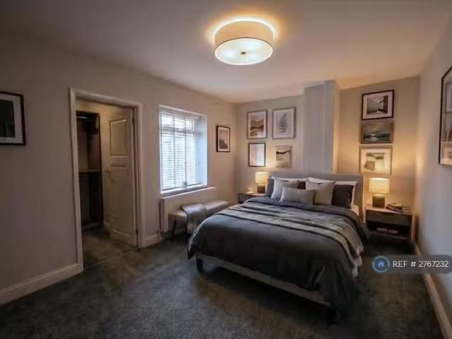 Cozy 3 BA 5 bedroom terraced house for rent in Lovel Road, Liv.