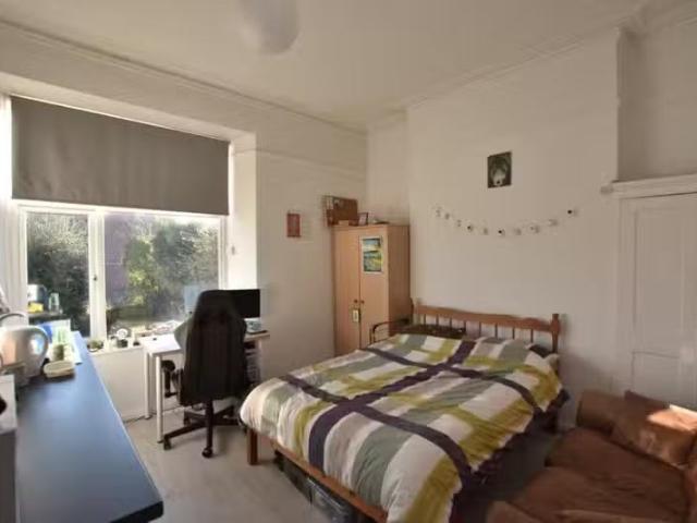 Nice 3 BA 1 bedroom house share for rent in Room 3, Whatley Ro.