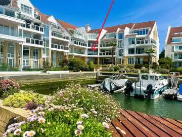 Cheap 3 BA 3 bedroom apartment for rent in Lake Avenue, Poole.