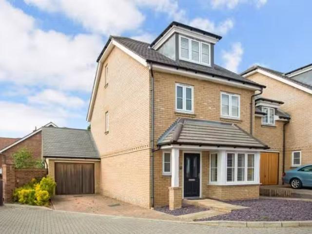 Unique 3 BA 3 bedroom detached house for rent in Oakgrove Cate.