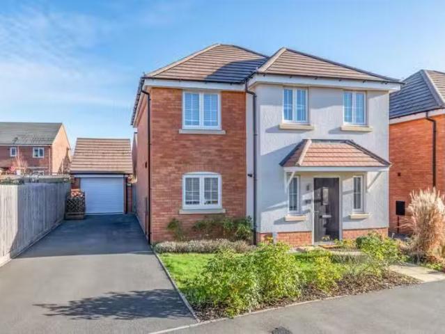 For Rent! 3 BA 3 bedroom detached house for rent in Opal Row.