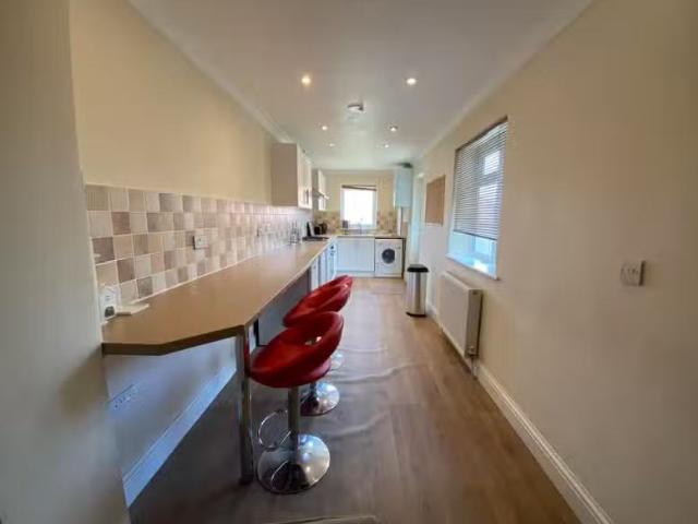 Deal! 3 BA 3 bedroom house for rent in Pretoria Road, Canterbu.