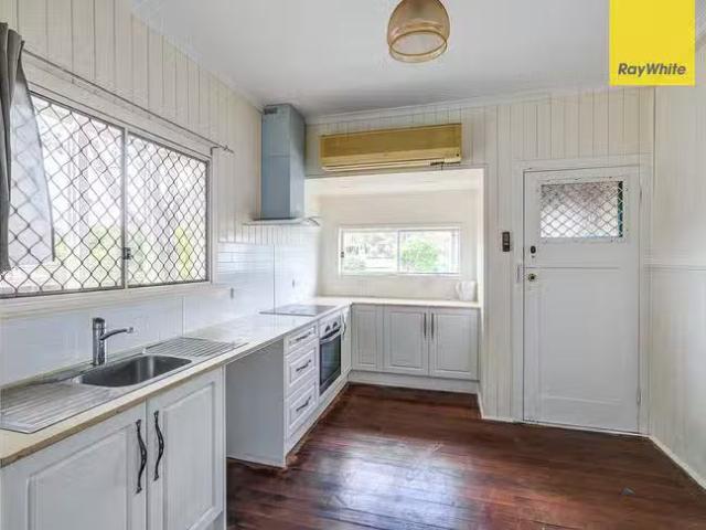 Charming 3 Barker Street, Ipswich, QLD 4305