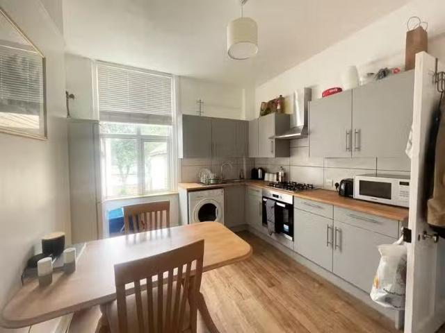 For Rent! 3 bedroom maisonette for rent in Dolphin Street, Her.