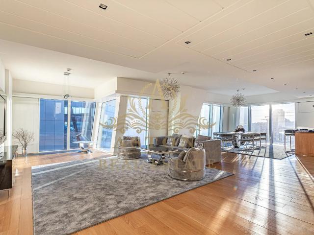 Unique 3 bedroom apartment on Złota 44